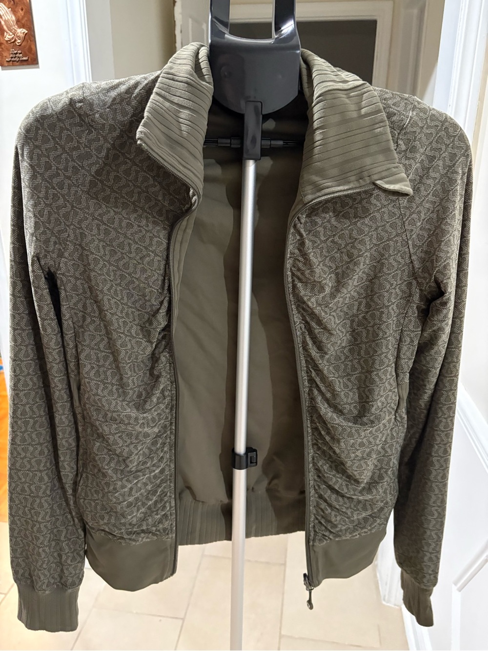 LULULEMON All Over Logo Jacket Fatigue Green Size 4 Drawstring Back Yoga Rare
